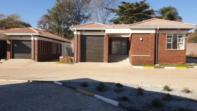 Townhouse/Complex/Cluster to Rent