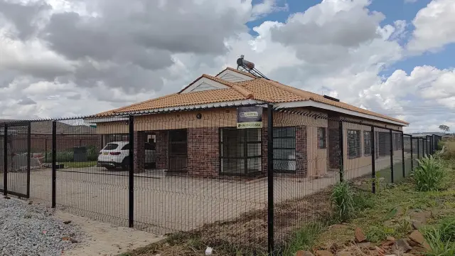 5 Bedroom House to Rent in Fairview