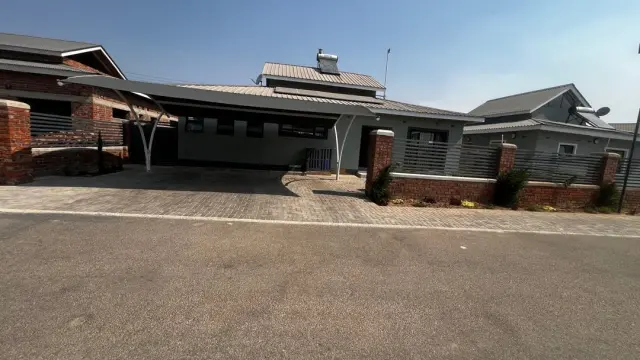 Townhouse/Complex/Cluster to Rent