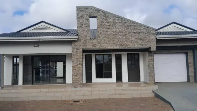 Townhouse/Complex/Cluster to Rent in Westgate