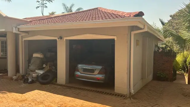 6 Bedroom House to Rent in Borrowdale Brooke
