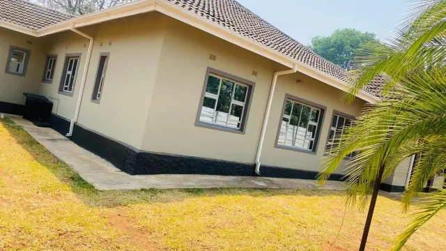 5 Bedroom House to Rent in Greendale North
