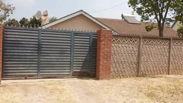 3 Bedroom House to Rent in Meyrick Park