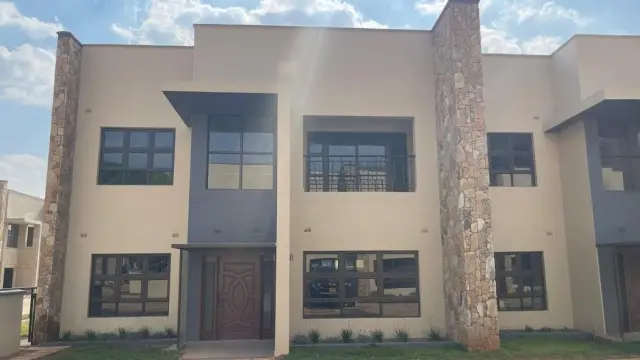 Townhouse/Complex/Cluster to Rent in Ashbrittle