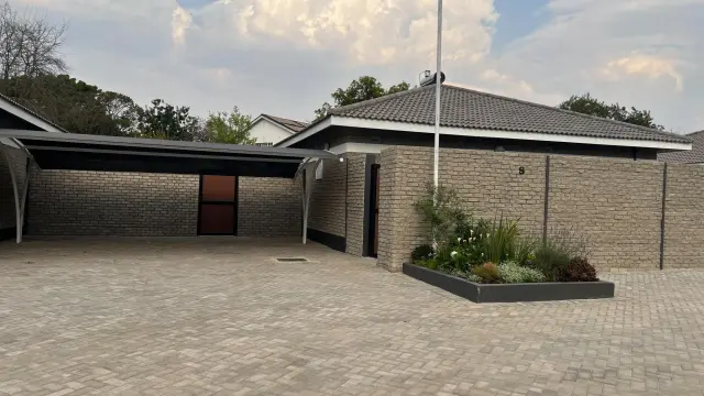 Townhouse/Complex/Cluster to Rent in Greendale
