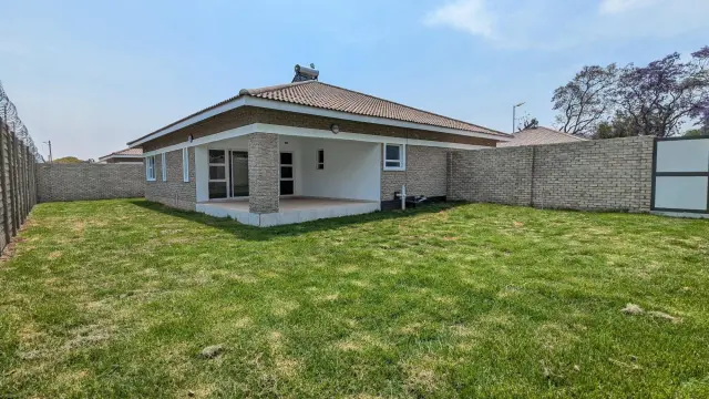Townhouse/Complex/Cluster to Rent in Greendale North