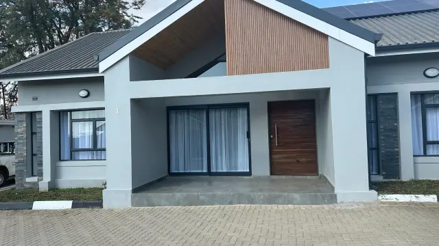 Townhouse/Complex/Cluster to Rent in Alexandra Park