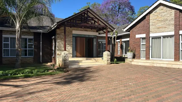 Townhouse/Complex/Cluster to Rent in Newlands