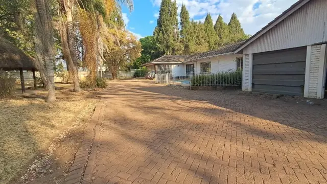 4 Bedroom House to Rent in Borrowdale