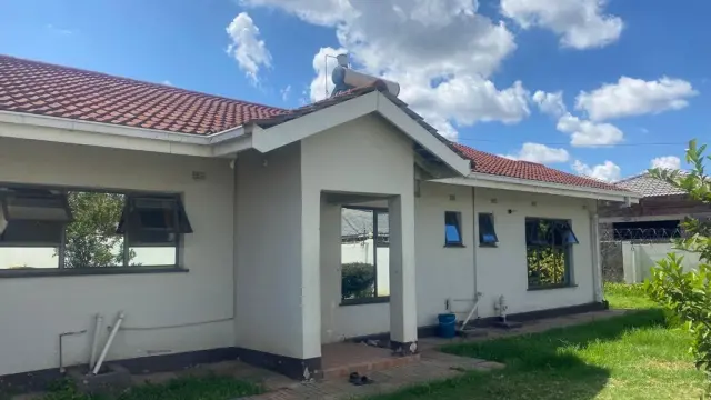 4 Bedroom House to Rent in Bluff Hill