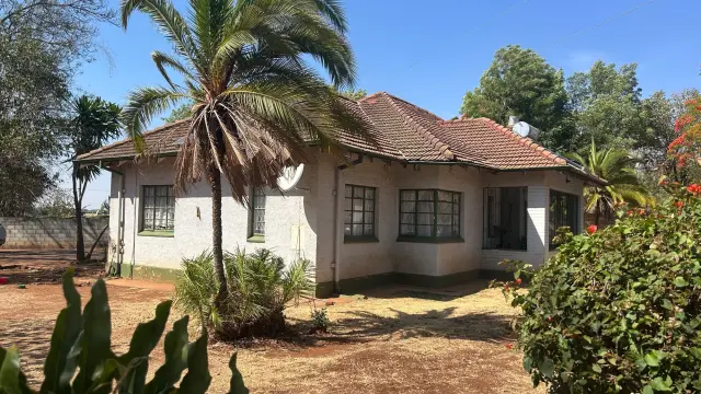 3 Bedroom House to Rent in Meyrick Park