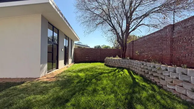 Townhouse/Complex/Cluster to Rent in Newlands