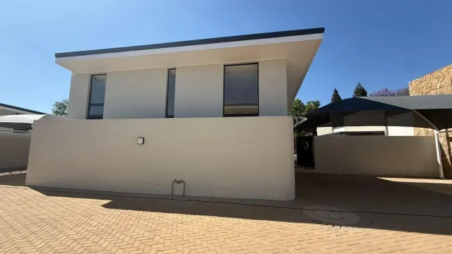 Townhouse/Complex/Cluster to Rent in Newlands