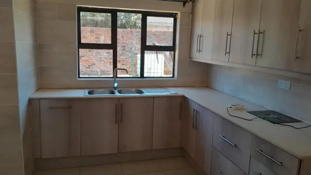 3 Bedroom Cottage/Garden Flat to Rent in Meyrick Park