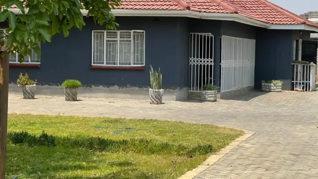 4 Bedroom House to Rent in Rockview