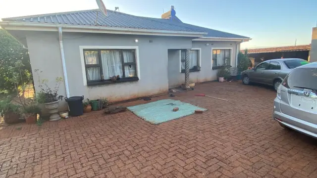 Cottage/Garden Flat for Sale