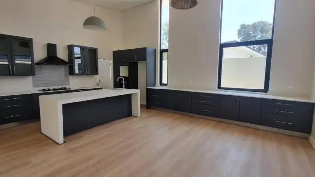 Townhouse/Complex/Cluster to Rent in Newlands