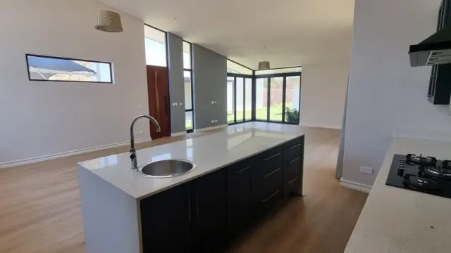 Townhouse/Complex/Cluster to Rent in Newlands