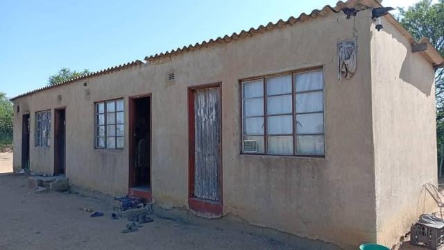 Stand for Sale in Plumtree