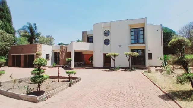 House to Rent in Strathaven