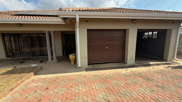 3 Bedroom House to Rent in Manresa