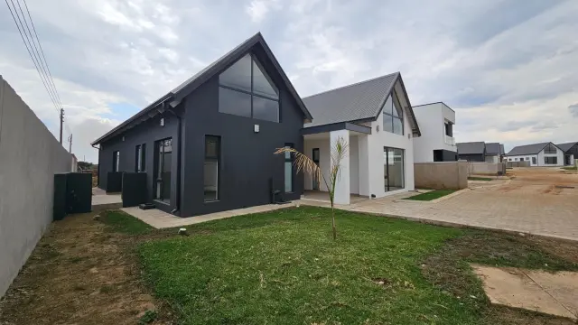Townhouse/Cluster to Rent in Borrowdale West