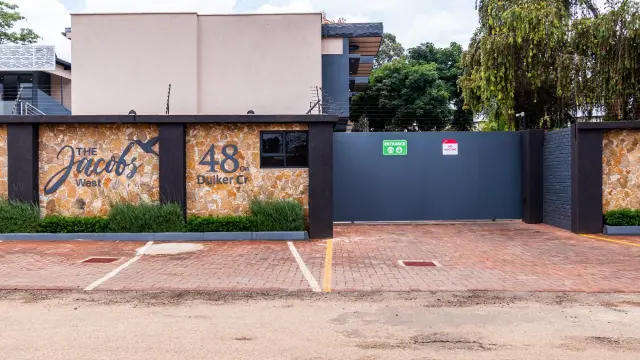 Townhouse/Cluster to Rent in Borrowdale West