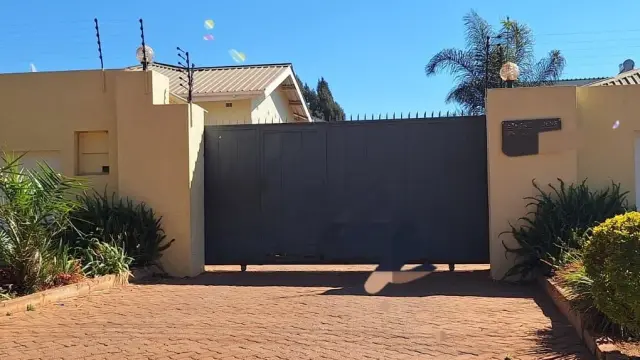 Townhouse/Cluster to Rent in Greendale North