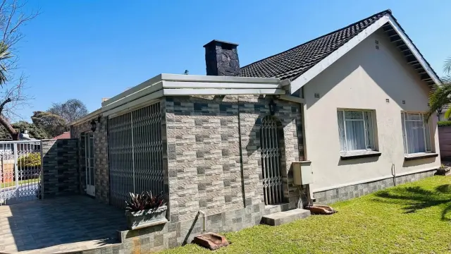 4 Bedroom House to Rent in Hillside