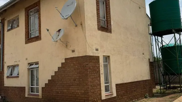 Flat/Apartment to Rent in Zimre Park