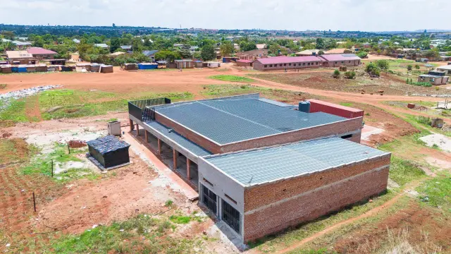 Retail/Shop to Rent in Hatcliffe