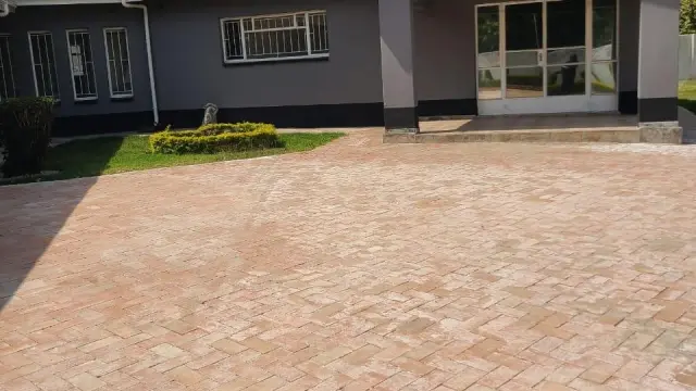 6 Bedroom House to Rent in Avondale