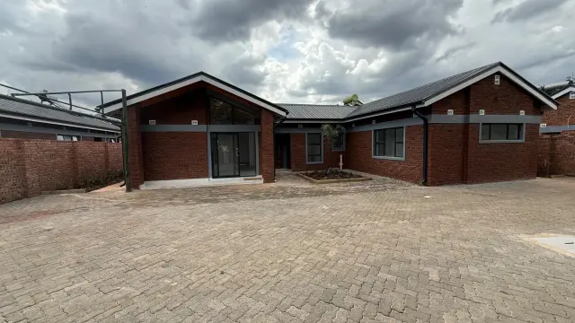 Townhouse/Cluster to Rent in Greendale