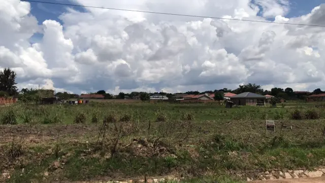 Residential Stand for Sale in Manresa