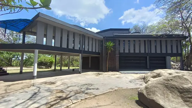 5 Bedroom House to Rent in Sentosa