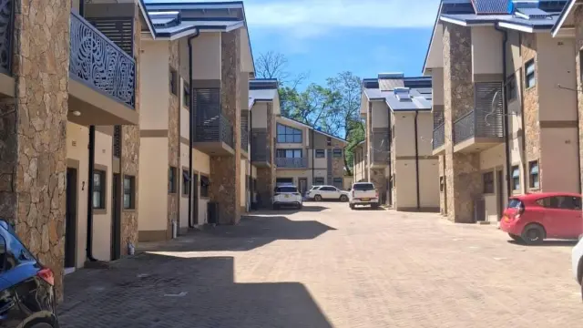 Townhouse/Cluster to Rent in Newlands