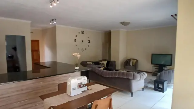 Townhouse/Cluster to Rent in Newlands