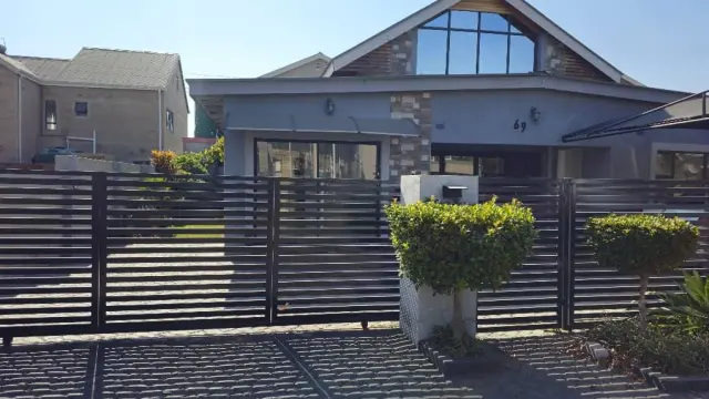 Townhouse/Cluster to Rent in Arlington