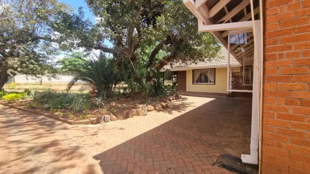 4 Bedroom House to Rent in Mount Pleasant