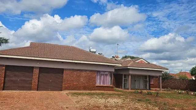 4 Bedroom House to Rent in Gletwin Park