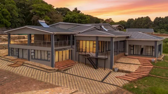 6 Bedroom House to Rent in Colray