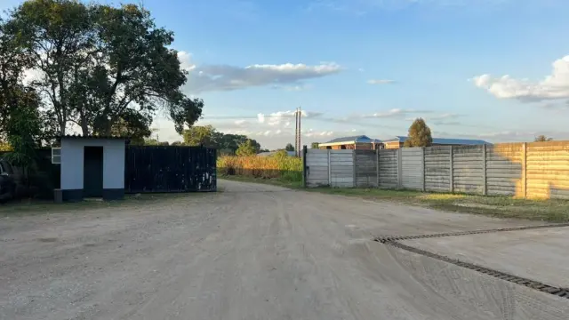 Commercial Stand to Rent in Waterfalls