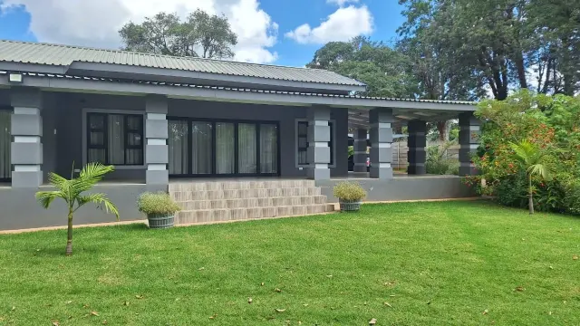 4 Bedroom House to Rent in Greendale North