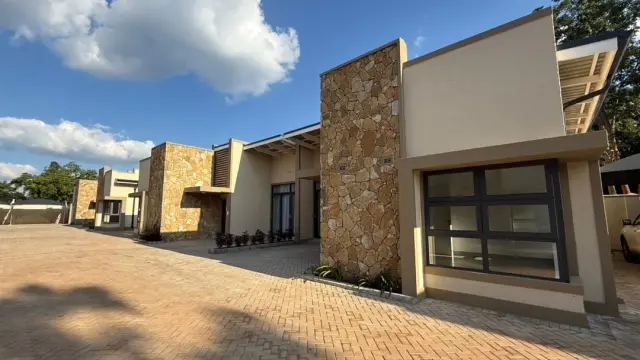 Townhouse/Cluster to Rent in Pomona