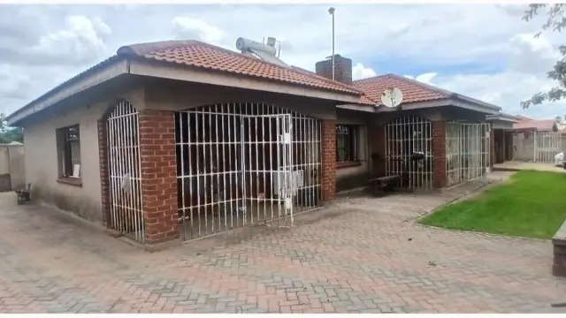 5 Bedroom House to Rent in Southerton