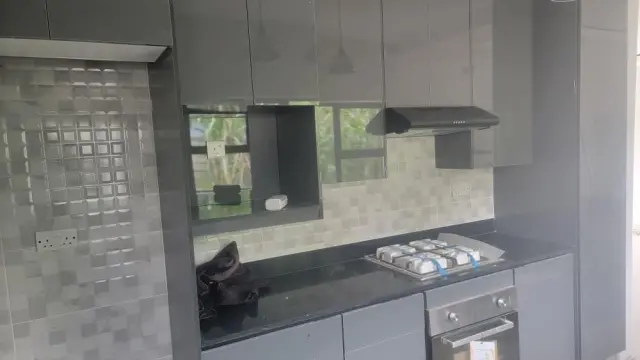 House to Rent in Hillside