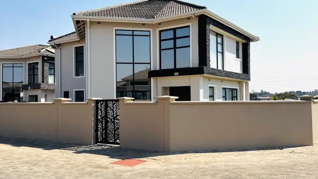Townhouse/Cluster to Rent in Borrowdale West