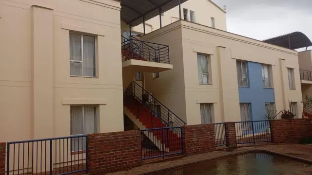 2 Bedroom House to Rent in Avenues