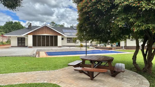 6 Bedroom House to Rent in Greystone Park