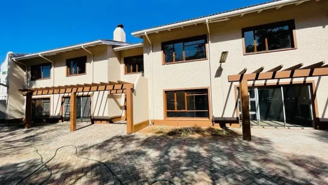 Office to Rent in Avenues